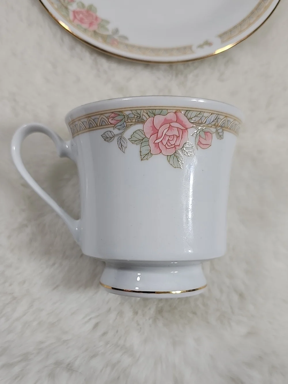 Crown Ming Christina Footed Cup & Saucer Set. 1 set